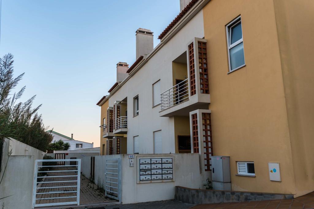 Apartments Baleal: Balconies And Pool Ferrel  Eksteriør bilde